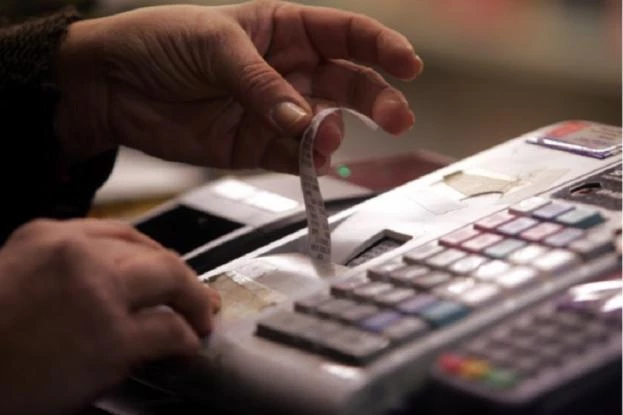 Οι αλλαγές που έρχονται στις αποδείξεις και το αφορολόγητο -Πώς θα κερδίσετε έκπτωση φόρου έως 2.100 ευρώ